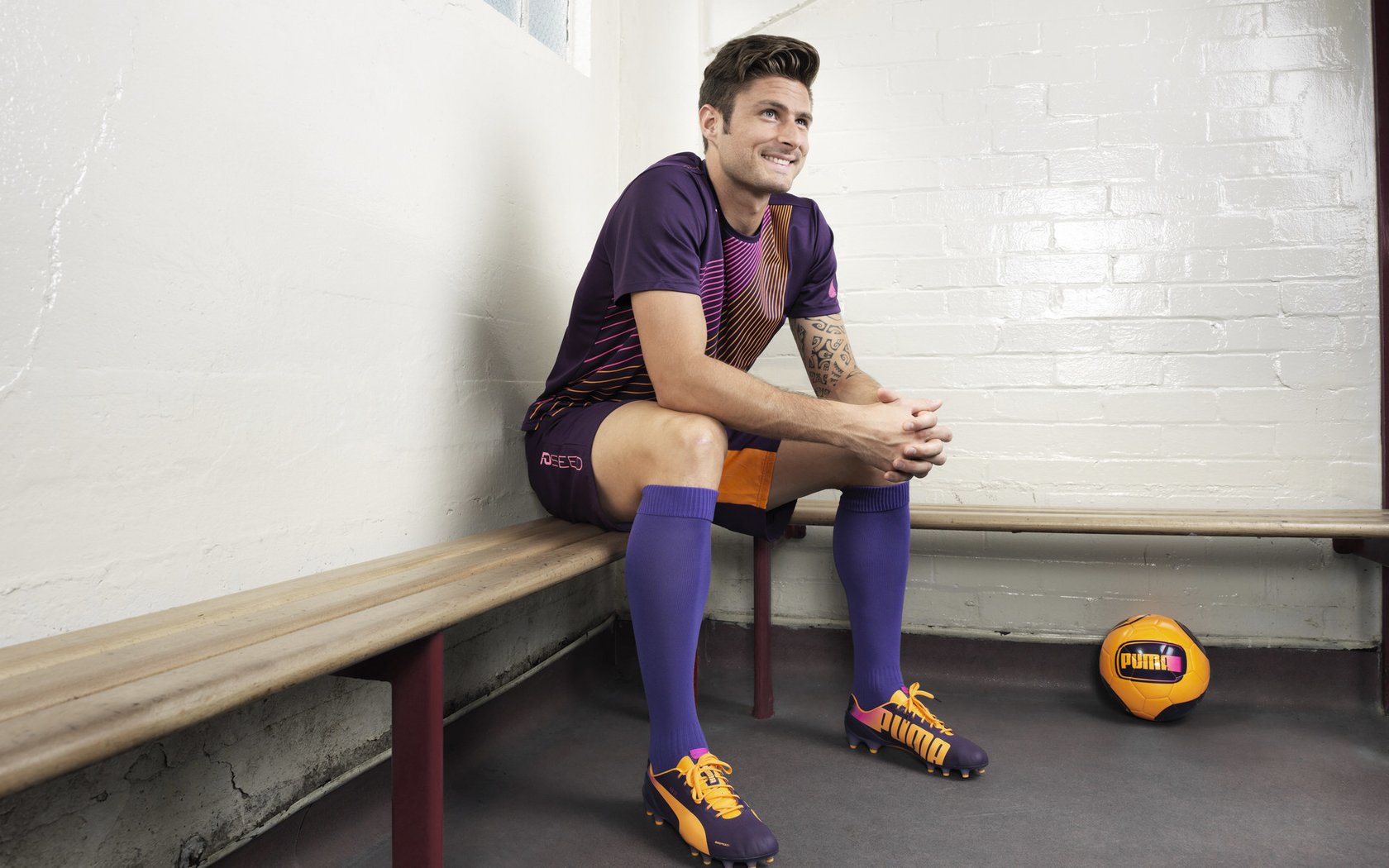 欧冠八强:米兰与那不勒斯“意甲内战” 两回合合计仅进三球